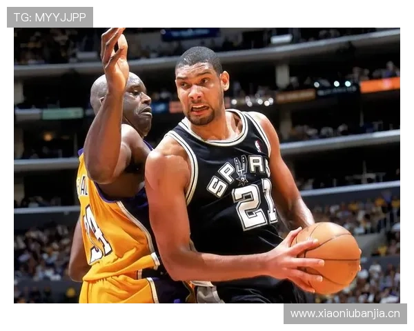 邓肯通过高效低位单打提升球队内线防守稳定性，明显拉开与同期大腕差距